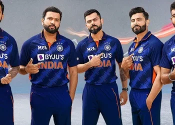 Dew factor will decide whether we play extra seamer or spinner: Ravi Shastri