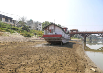 Water level in Jhelum River drops to 70-year low due to dry weather conditions