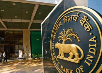 Economy faces headwinds from global spillovers: RBI