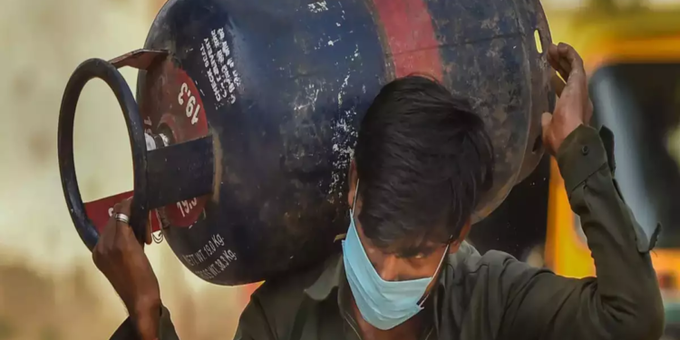 Commercial LPG price hiked by Rs 102.50/cylinder