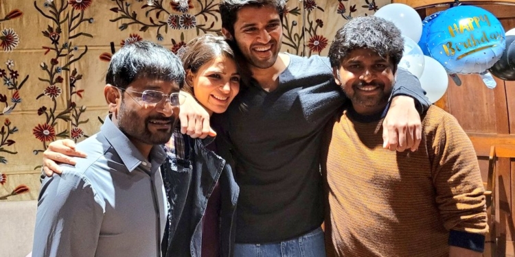 Arjun Reddy fame, Vijay Deverakonda celebrates his brithday in Kashmir