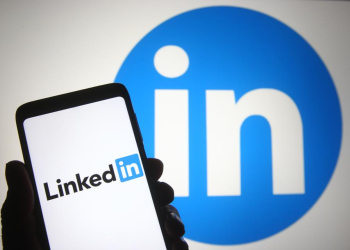 LinkedIn to let you schedule posts to send at later time