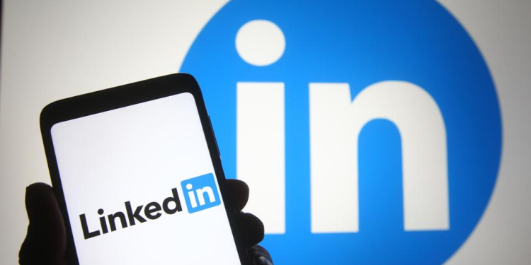 LinkedIn to let you schedule posts to send at later time