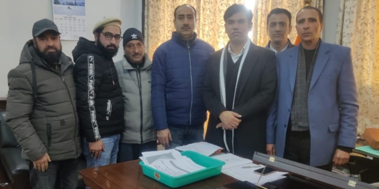 KTA delegation calls on Divisional Commissioner Kashmir