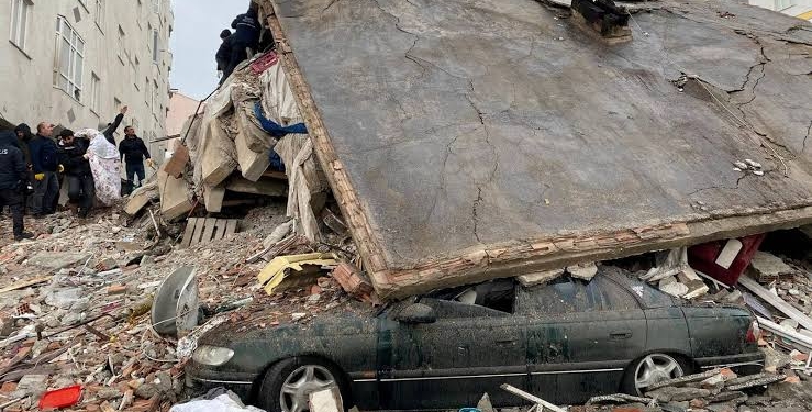 Turkey-Syria quake toll nearing 8,000, searches continue