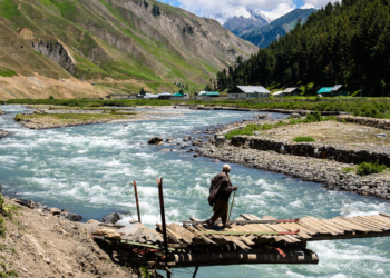 Spend 2 unforgettable days exploring the majestic mountains of Gurez Valley in Kashmir