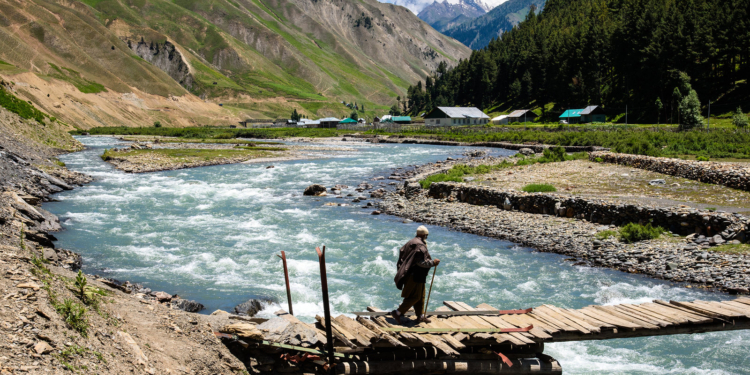 Spend 2 unforgettable days exploring the majestic mountains of Gurez Valley in Kashmir