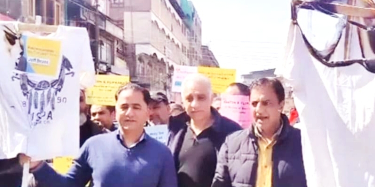 CAIT holds protests against e-commerce companies in Srinagar