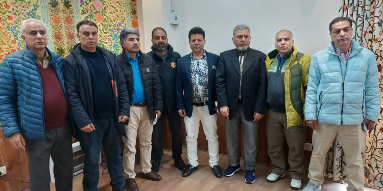 Kashmir Houseboat Owners Association office bearers take oath