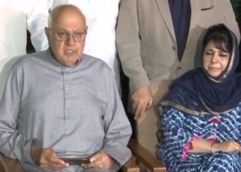 Dr Farooq, Mehbooba join candlelight vigil in Jammu as job aspirants intensify protest against JKSSB