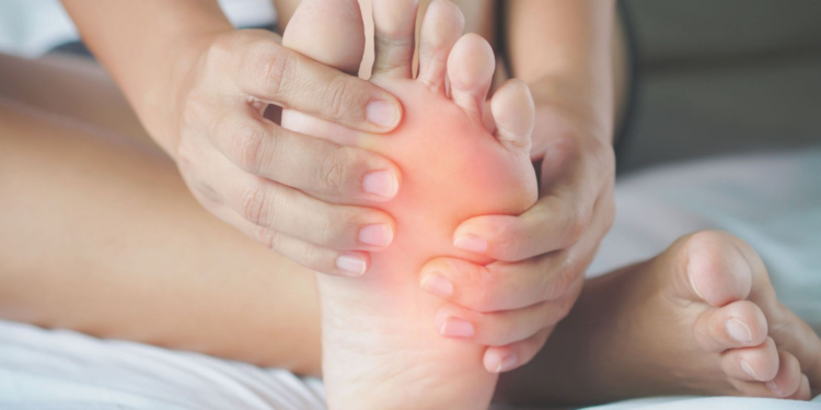 Swelling in feet could be signs of kidney trouble