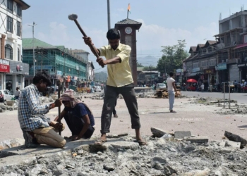 Bulldozing appearance of Srinagar city draws flak