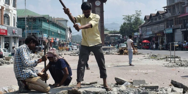 Bulldozing appearance of Srinagar city draws flak