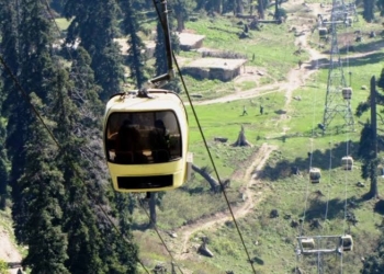 Tourist guide arrested for selling fake Gondola tickets in Gulmarg