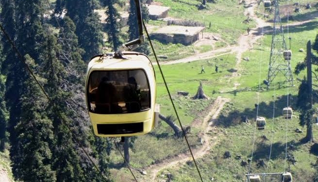 Tourist guide arrested for selling fake Gondola tickets in Gulmarg