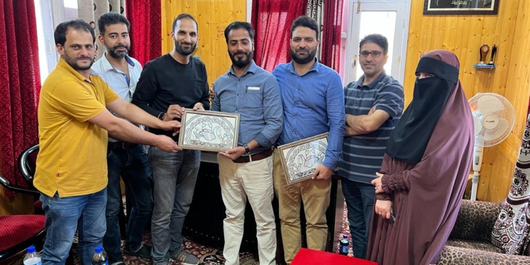 Meeting held to review farm,non- farm sectors in Pulwama