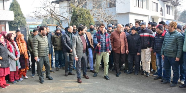 Aijaz Asad emphasizes strategic planning during visit to Directorate of Economics & Statistics and School of Applied Economics & Statistics