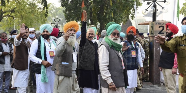 3 Union Ministers to meet farmer leaders for talks today