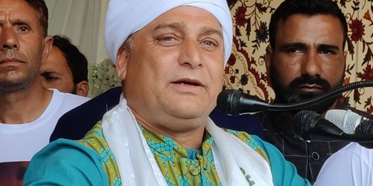 Ishfaq Jabbar flays power deptt over power crisis, slams tariff hikes