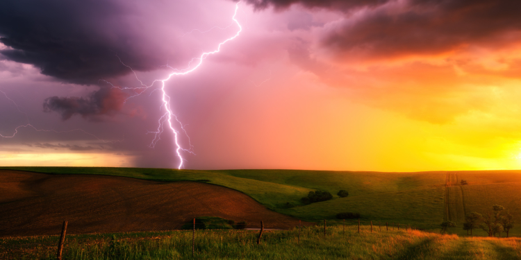 Thunderstorms and Gusty Winds to Hit Kashmir in Next 6-8 Hours