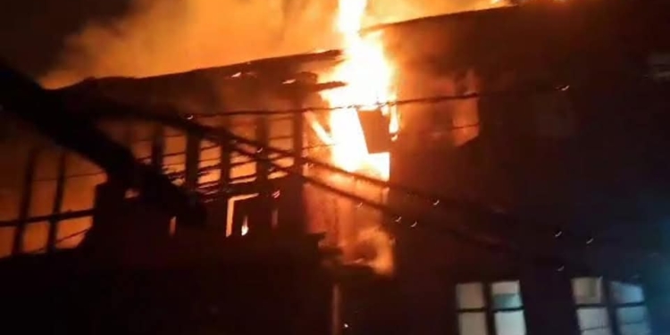 Mid-night blaze in Srinagar’s Chattabal area leaves 3 houses damaged