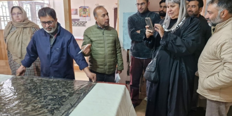 VP of World Craft Council visits School of Designs at Sgr