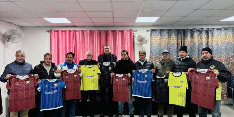 JKFA members meet RKFC owner Arshad Shawl