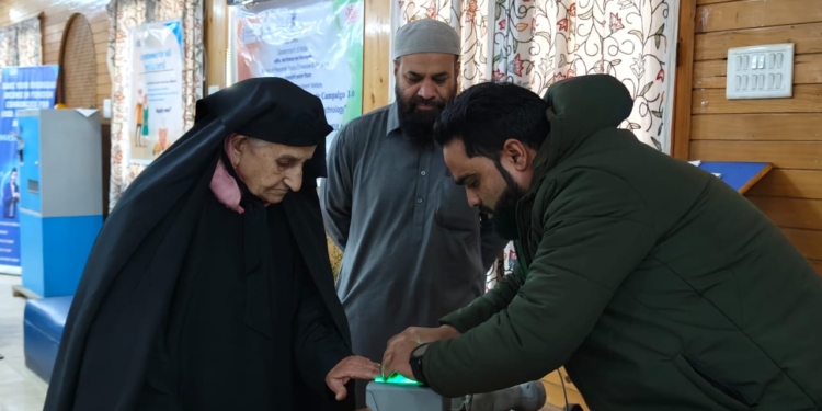 DoPPW conducts Digital Life Certificate (DLC) Campaign in Srinagar