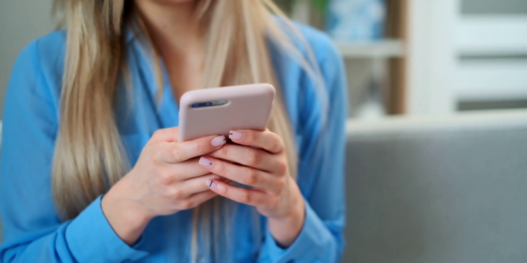 Mobile subscriptions in India stand at 115.12 crore: Centre