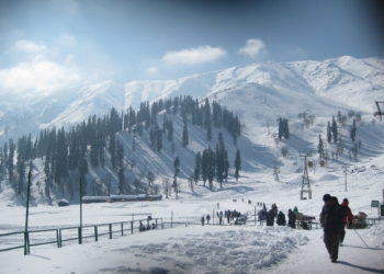Travel Agents condemn fashion show at Gulmarg, term it outrageous