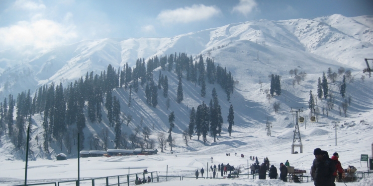 Travel Agents condemn fashion show at Gulmarg, term it outrageous