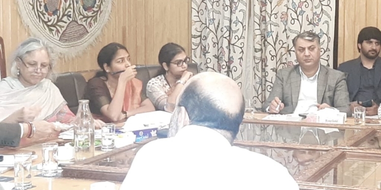 KCCI Flags Key Handicraft Issues in Meeting with Textiles Secretary