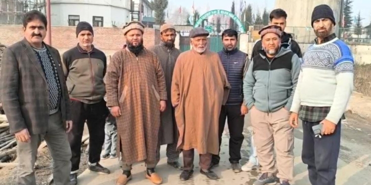 Dead Birds Found in Srinagar Water Tank, Locals Allege Health Risk, Say ‘Poison, Not Water’ Flowing From Public Supply