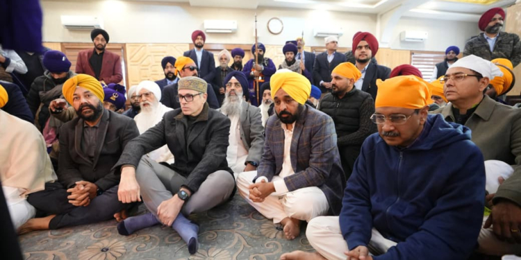 Mann, Kejriwal, Omar Abdullah take part in Sikh religious procession in Srinagar