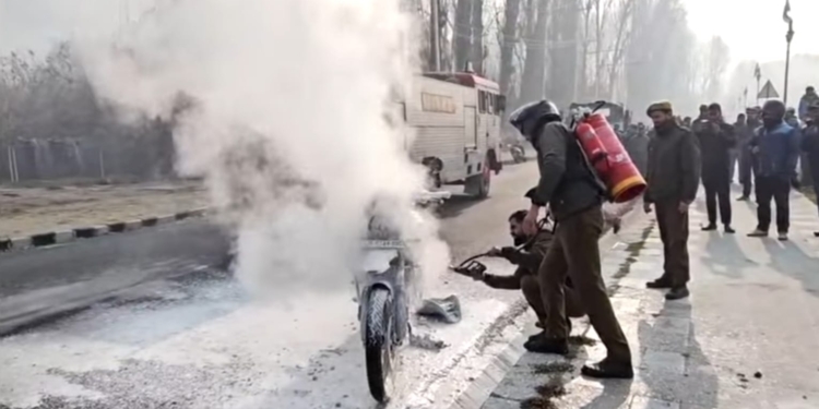 Technical Fault Sparks Motorcycle Blaze on Boulevard Road