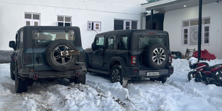Reckless Snow Stunts at Gulmarg: Baramulla Police Seize Vehicles, Book Accused