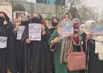 PDP women’s wing stages protest in Budgam, demands public apology from CM Nitish Kumar