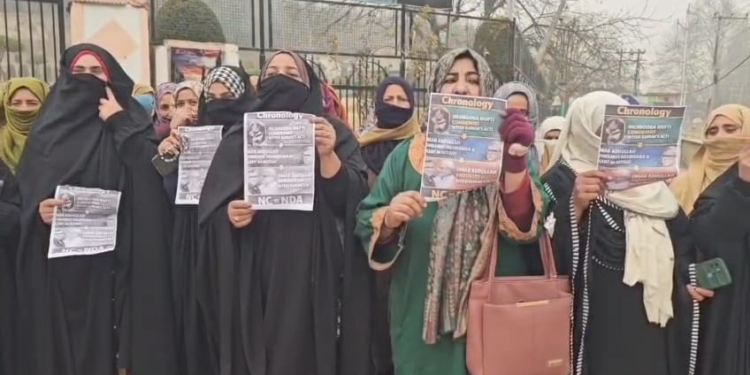 PDP women’s wing stages protest in Budgam, demands public apology from CM Nitish Kumar