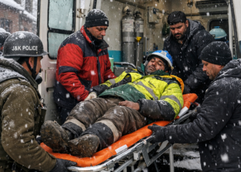 KPDCL Lineman Injured in Budgam While Restoring Supply Amid Snowfall