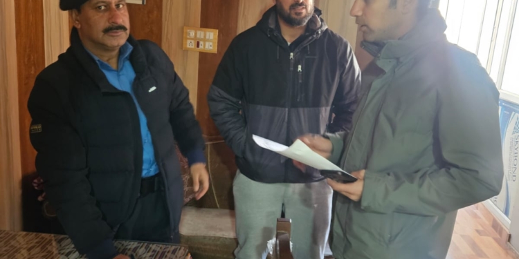 Budgam Police, in Collaboration with Tourist Police Srinagar, Take Action Against Unregistered Homestays and Guest Houses