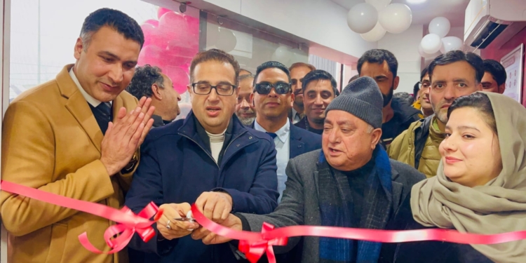 Axis Bank Opens 30th Branch in Kashmir