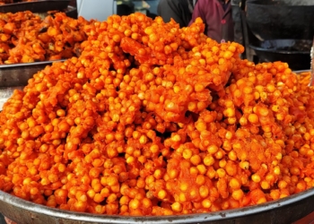 Authorities Ban Harmful Chemicals in Popular Kashmiri Snack ‘Aalu Manj’ in Sopore