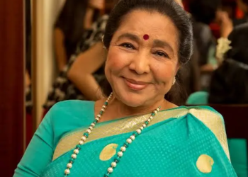 Asha Bhosle suffers cardiac arrest, admitted to hospital