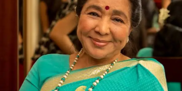 Asha Bhosle suffers cardiac arrest, admitted to hospital