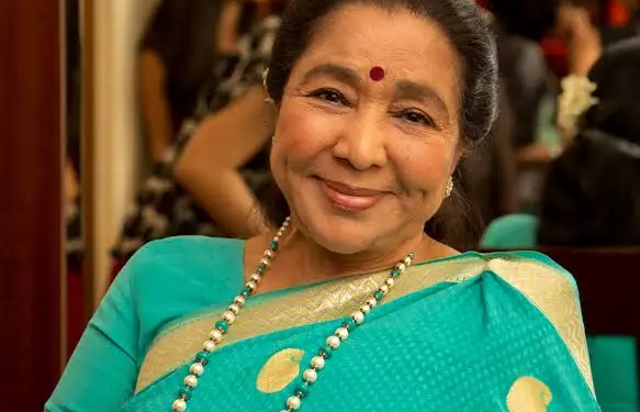 Asha Bhosle suffers cardiac arrest, admitted to hospital